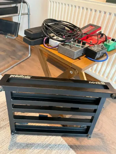 Pedalera Pedaltrain Novo 18 con Pedales de Efectos - miniatura 4
