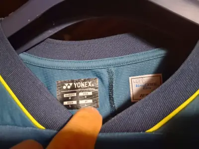 Polera Deportiva Yonex Azul con Detalles Amarillos - miniatura 1
