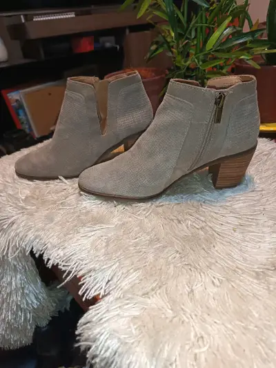 Botines de tacón medio beige con cierre lateral - miniatura 1