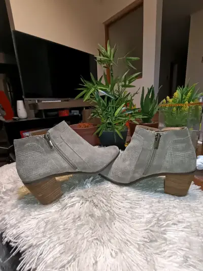 Botines de tacón medio beige con cierre lateral - miniatura 2