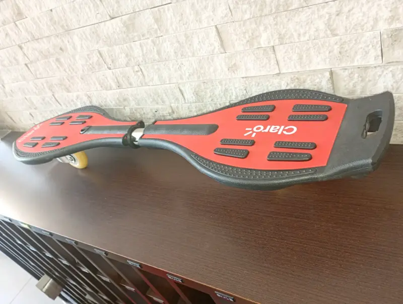Patineta tipo waveboard roja con funda - 4