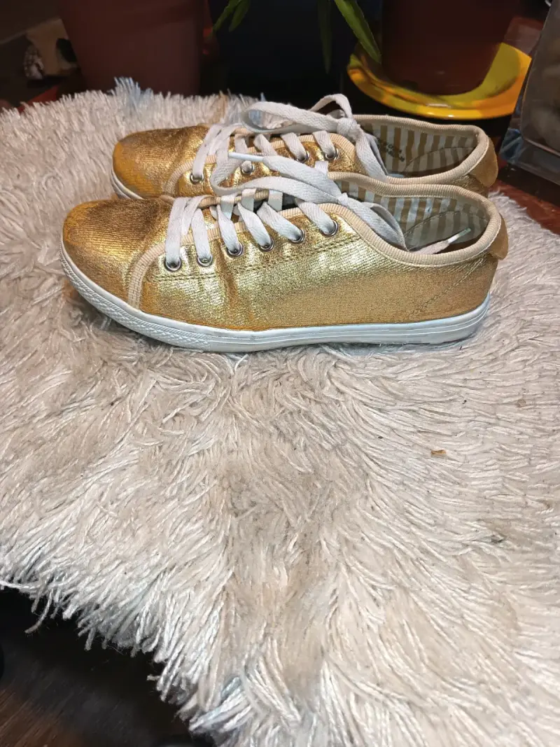 Zapatillas doradas casuales con cordones - 2
