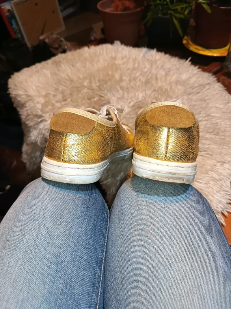 Zapatillas doradas casuales con cordones - 5