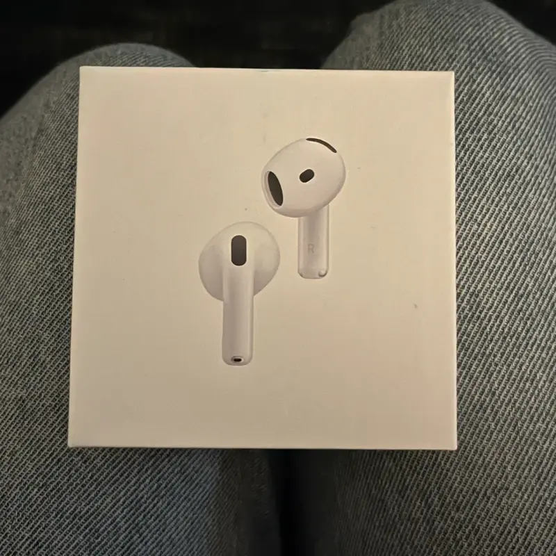 Audífonos inalámbricos Apple AirPods con estuche
