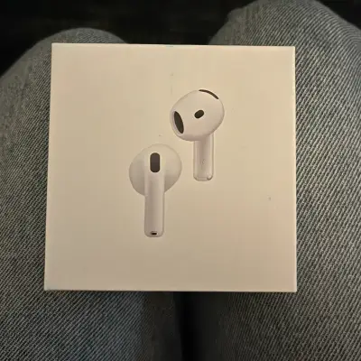 Audífonos inalámbricos Apple AirPods con estuche - miniatura 1