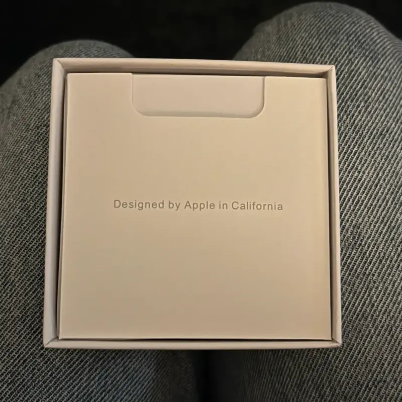 Audífonos inalámbricos Apple AirPods con estuche - 2