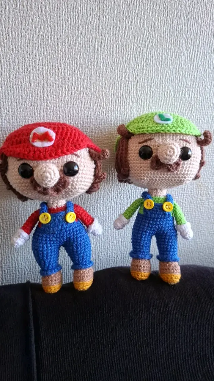 Muñeco amigurumi de Mario tejido a mano - 3