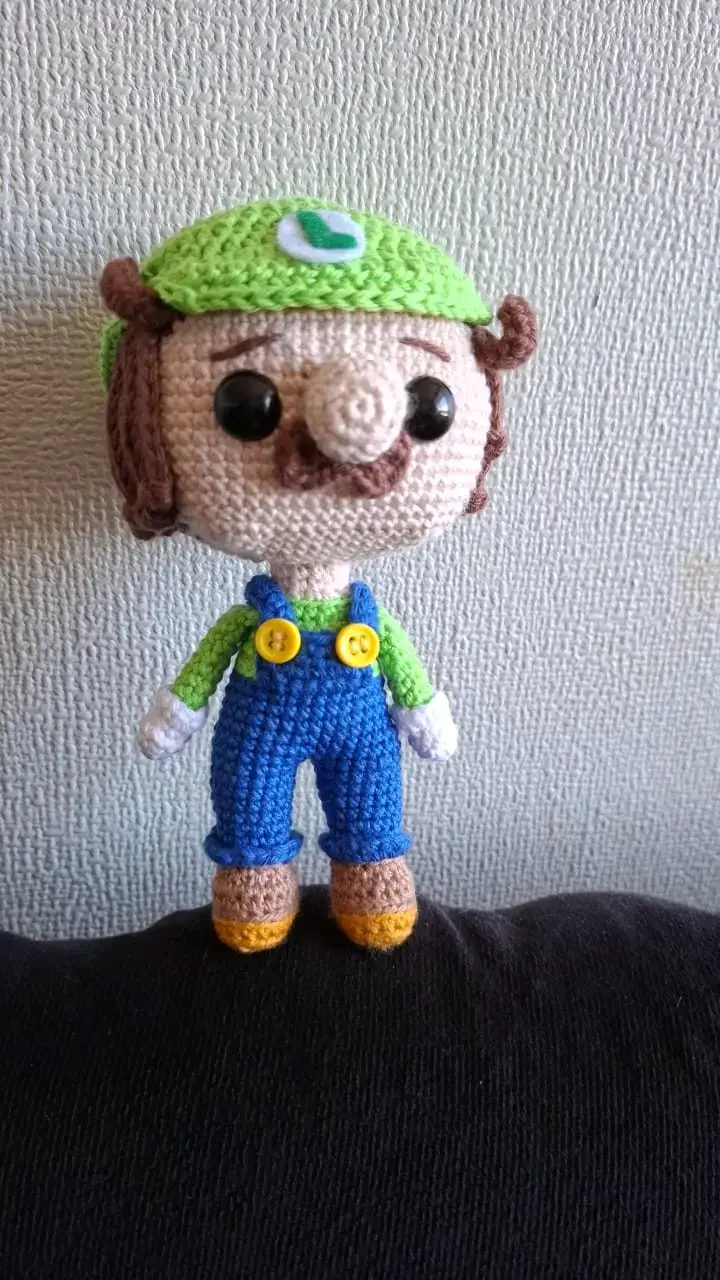 Muñeco amigurumi de Mario tejido a mano - 4