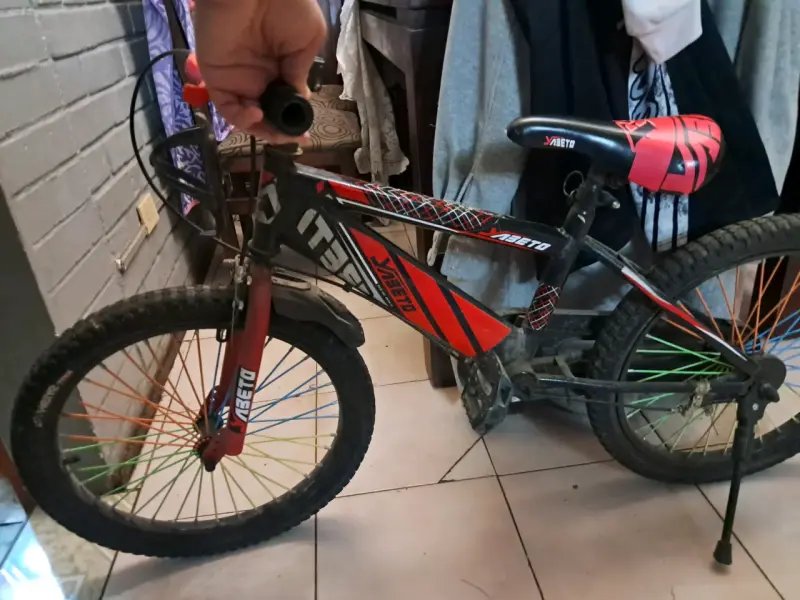 Bicicleta infantil Aro 20 con diseño colorido - 2