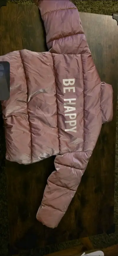 Chaqueta acolchada rosada con mensaje 'Be Happy' - miniatura 2