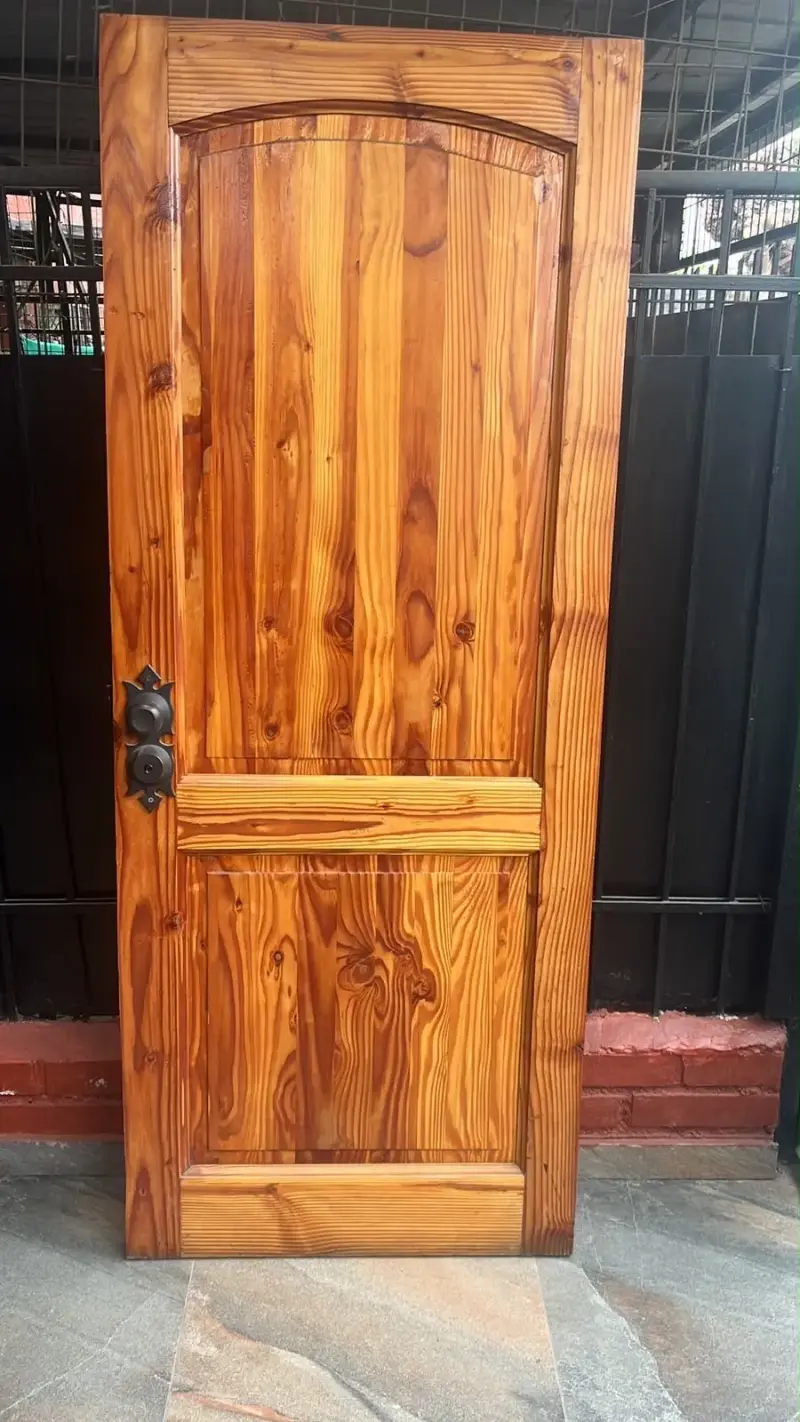 Puerta de madera maciza con cerradura odis - 1