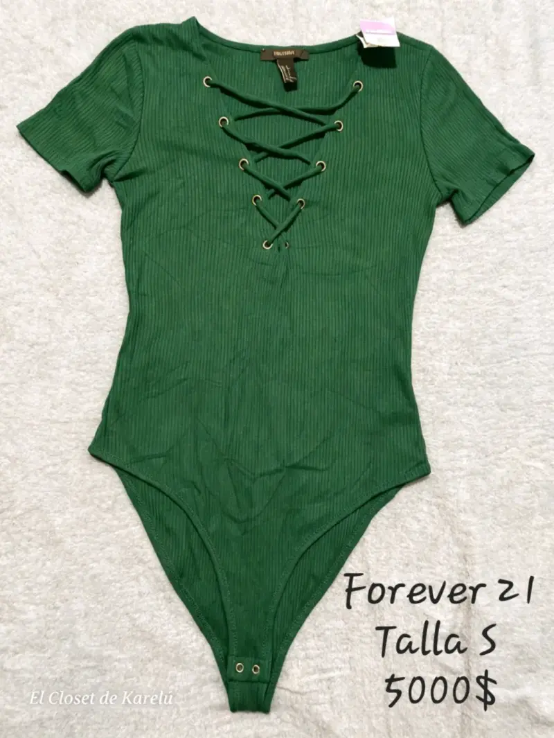 Body verde con cordones Forever 21 talla S
