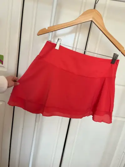 Falda corta roja de gasa para mujer - miniatura 2