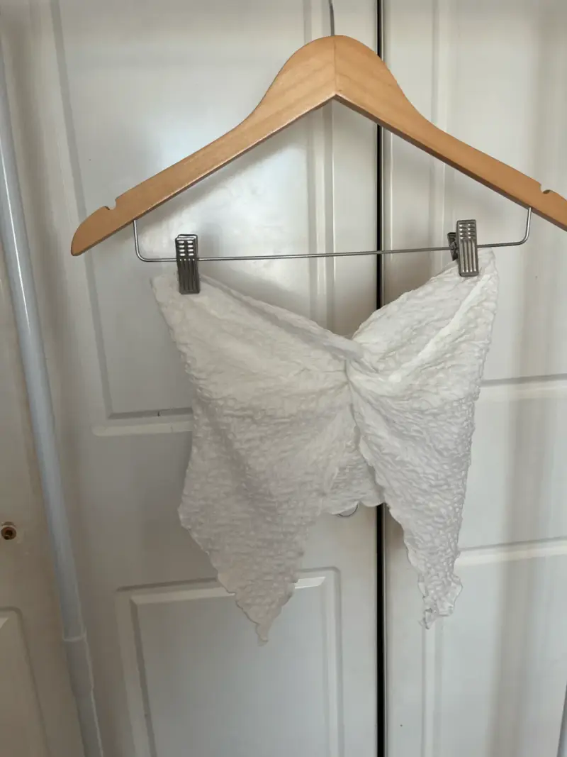 Top estilo bandeau en blanco y rosa - 1