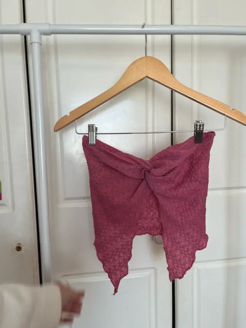 Top estilo bandeau en blanco y rosa - 2