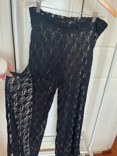 Pantalones de encaje negro para mujer - miniatura 1