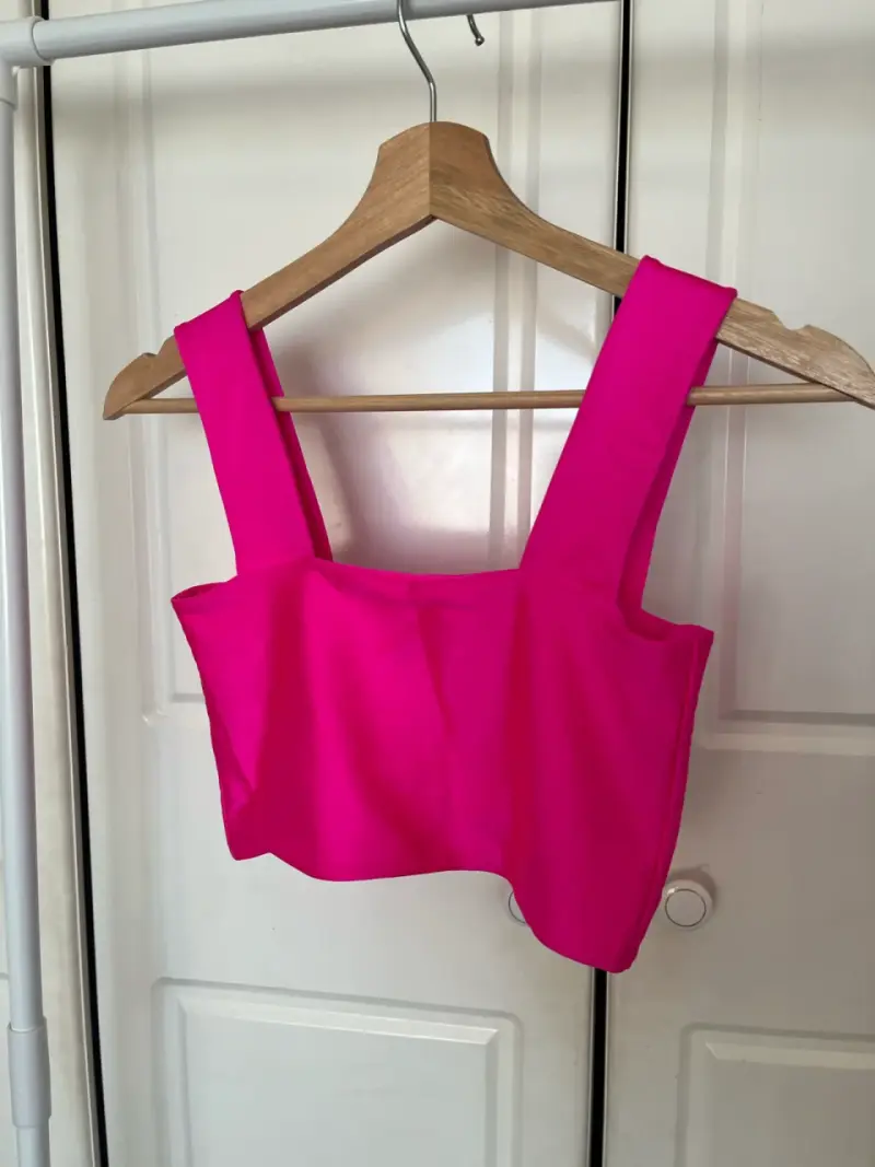 Top corto fucsia para mujer