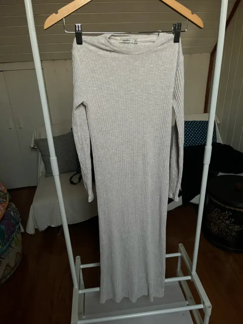 Vestido largo de punto gris para mujer