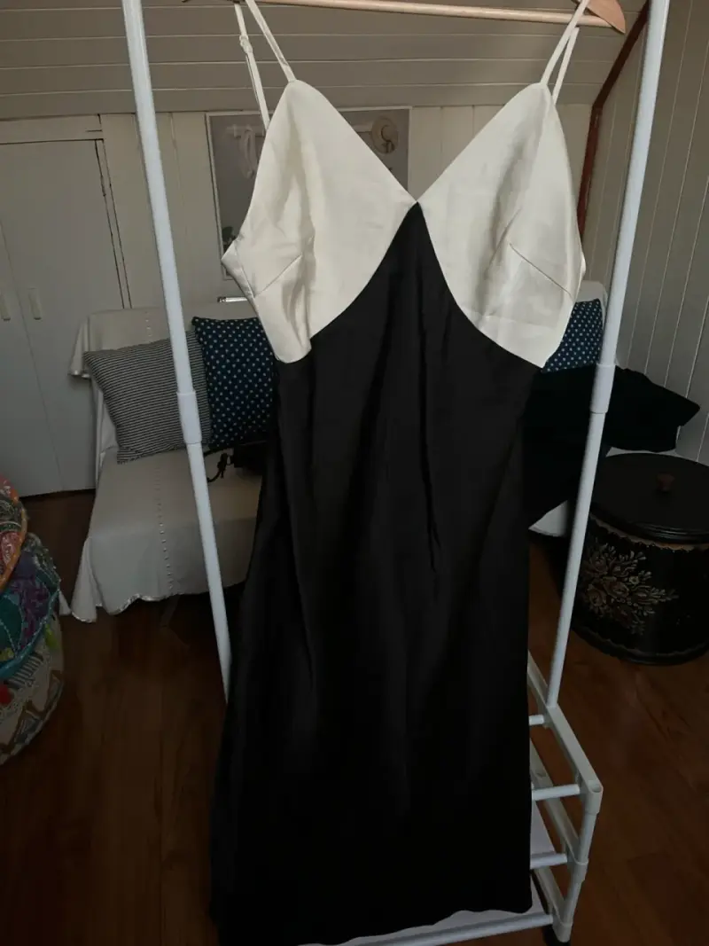 Vestido bicolor elegante para mujer