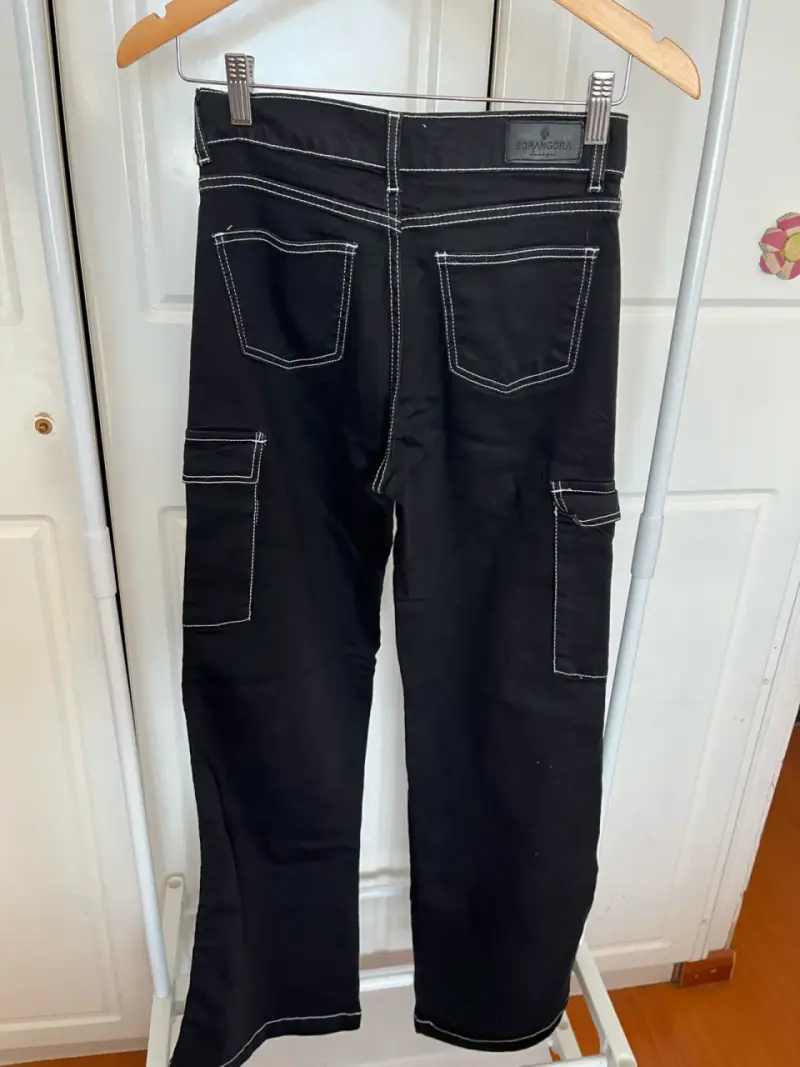 Pantalones cargo negros con bolsillos Bornagora - 2