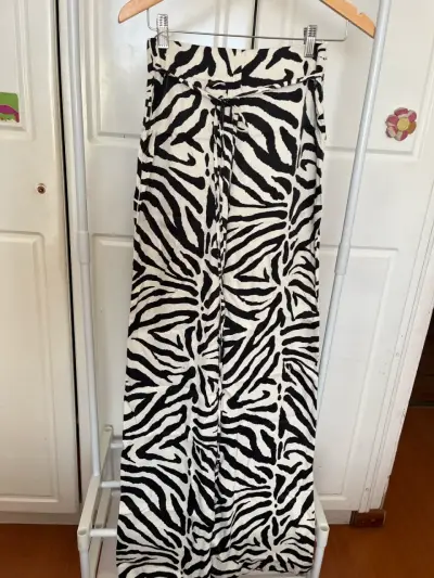 Pantalones anchos estampado cebra blanco y negro - miniatura 2