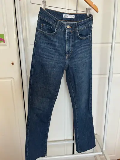 Jeans azul oscuro Zara para mujer - miniatura 1
