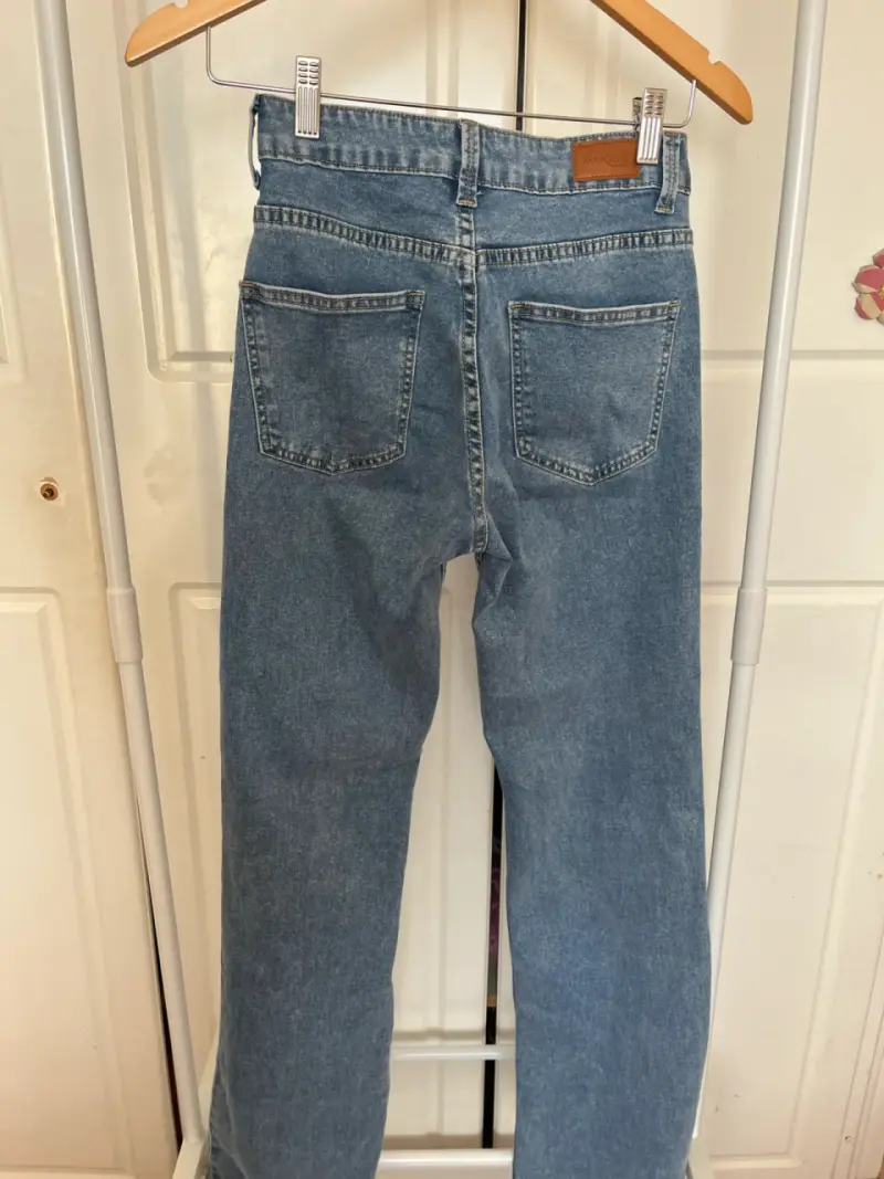Jeans de mezclilla azul para mujer - 2