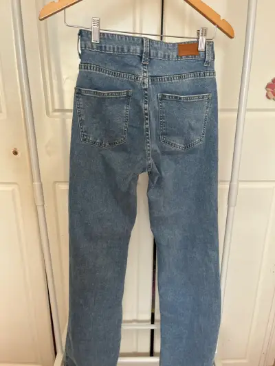 Jeans de mezclilla azul para mujer - miniatura 2