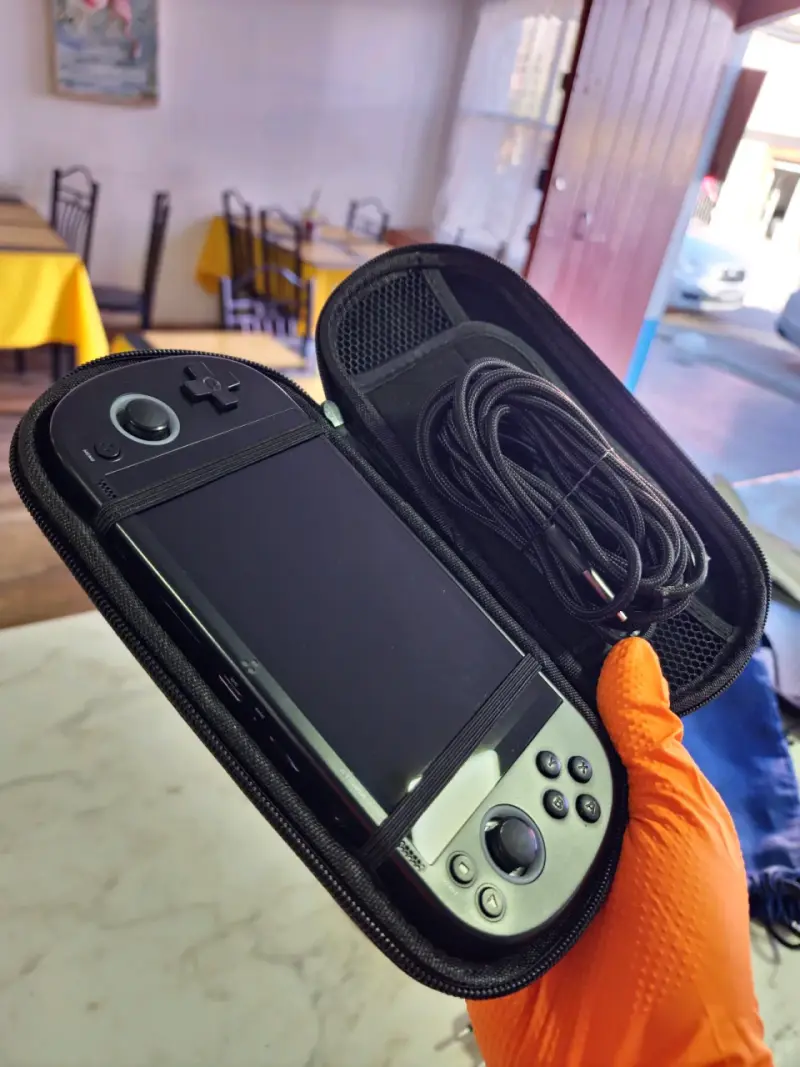 Consola portátil de juegos con pantalla táctil - 4