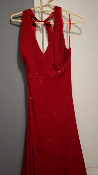 Vestido de fiesta negro brillante con tirantes - miniatura 2