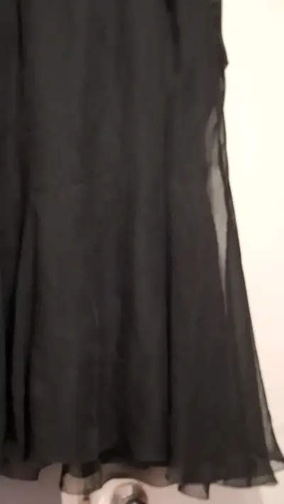 Vestido de fiesta negro brillante con tirantes - miniatura 3
