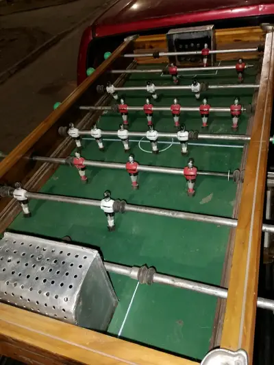 Taca taca de madera usado vienen 6 bolas 30fichas - miniatura 1
