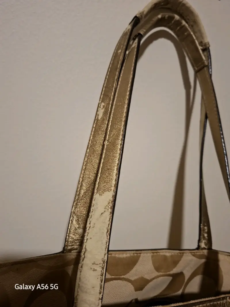 Bolso tote Coach beige con detalles dorados - 3