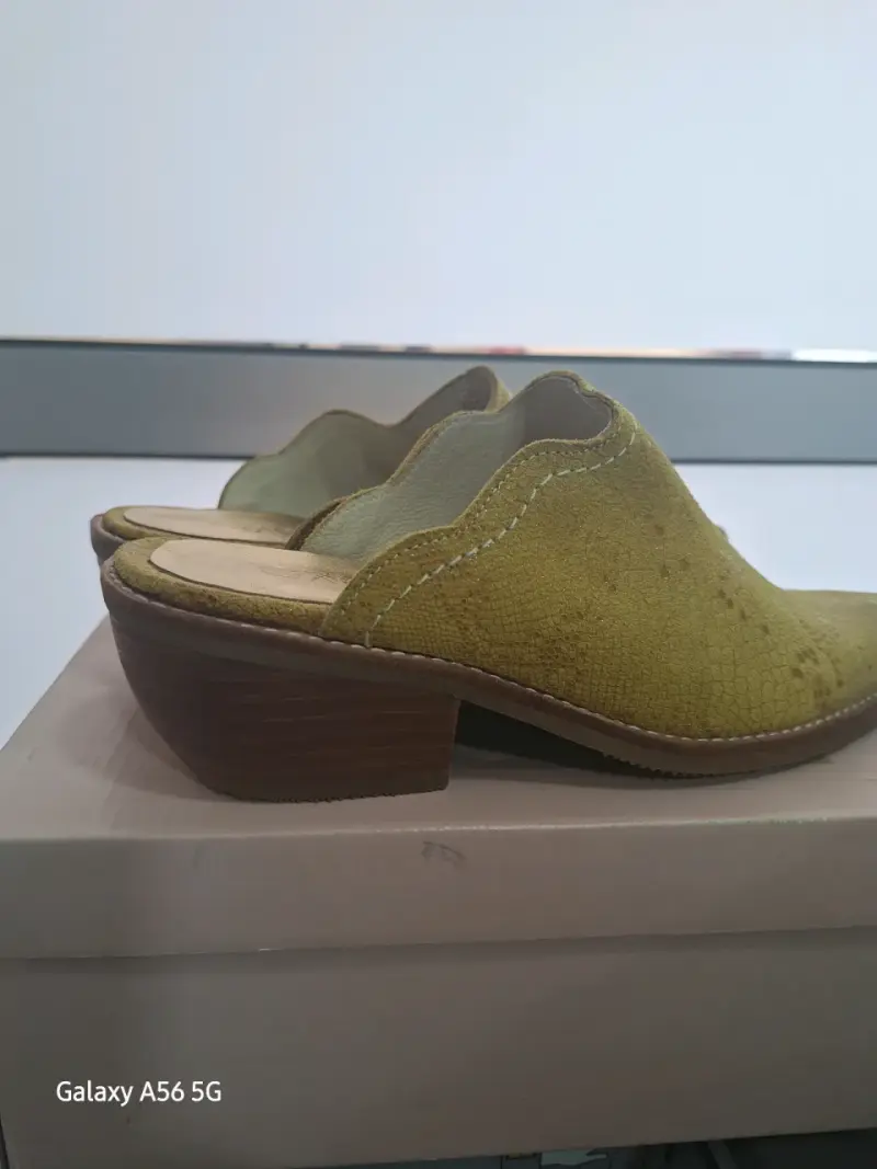 Zuecos de cuero amarillo Exoter con tacón - 3