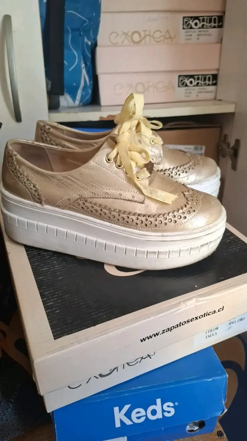 Zapatillas doradas con plataforma Exotica