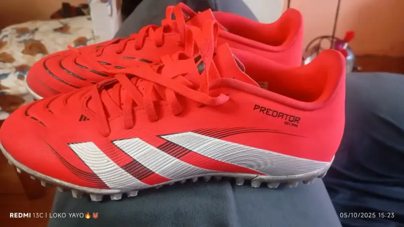 Zapatillas de fútbol Adidas Predator rojas - 1