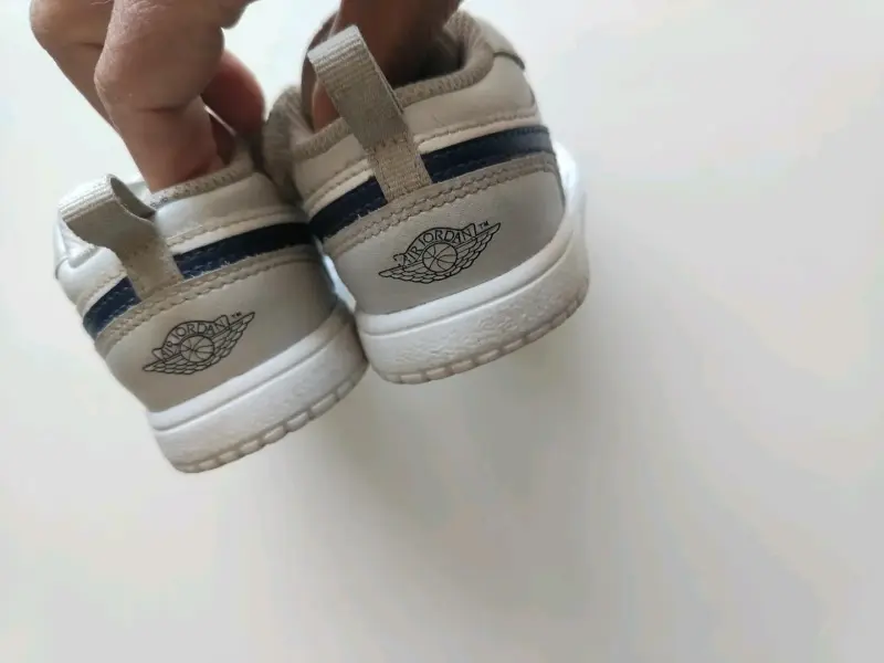 Zapatillas Jordan para niños talla 9C - 3