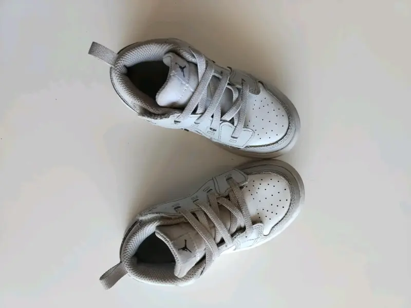 Zapatillas Jordan para niños talla 9C - 6