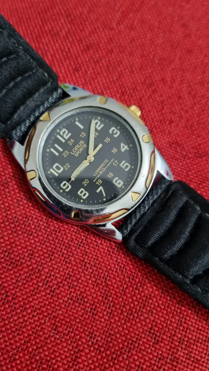 Reloj Lorus con correa negra - 3