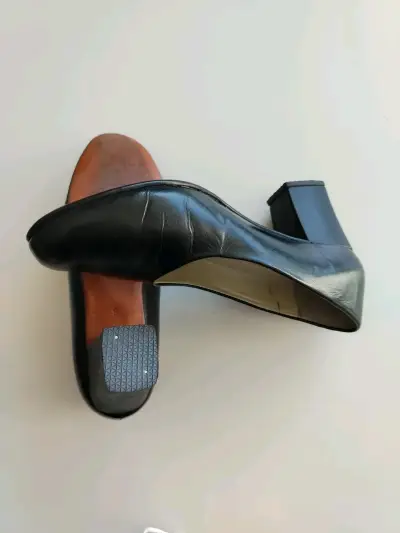 Zapatos de vestir Donna Bella negros de cuero - miniatura 2