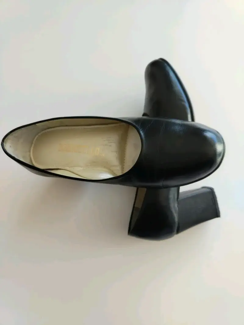Zapatos de vestir Donna Bella negros de cuero - 5