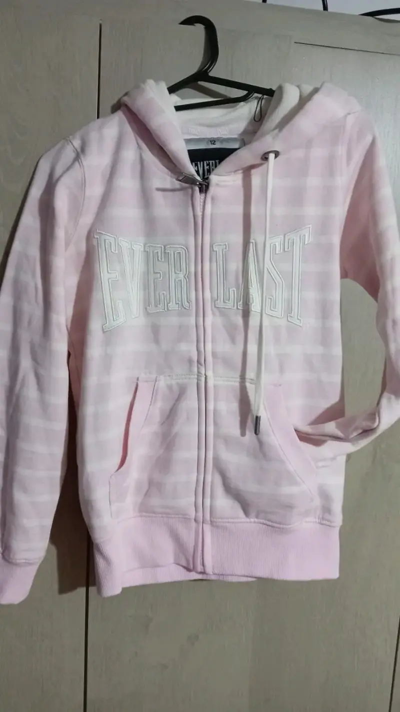 Polerón Everlast rosado con capucha