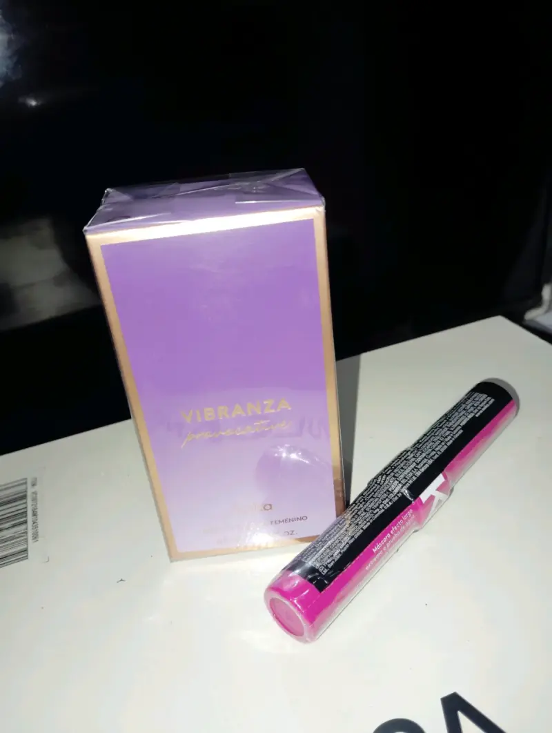Perfume Vibranza Provocative para Mujer y máscara