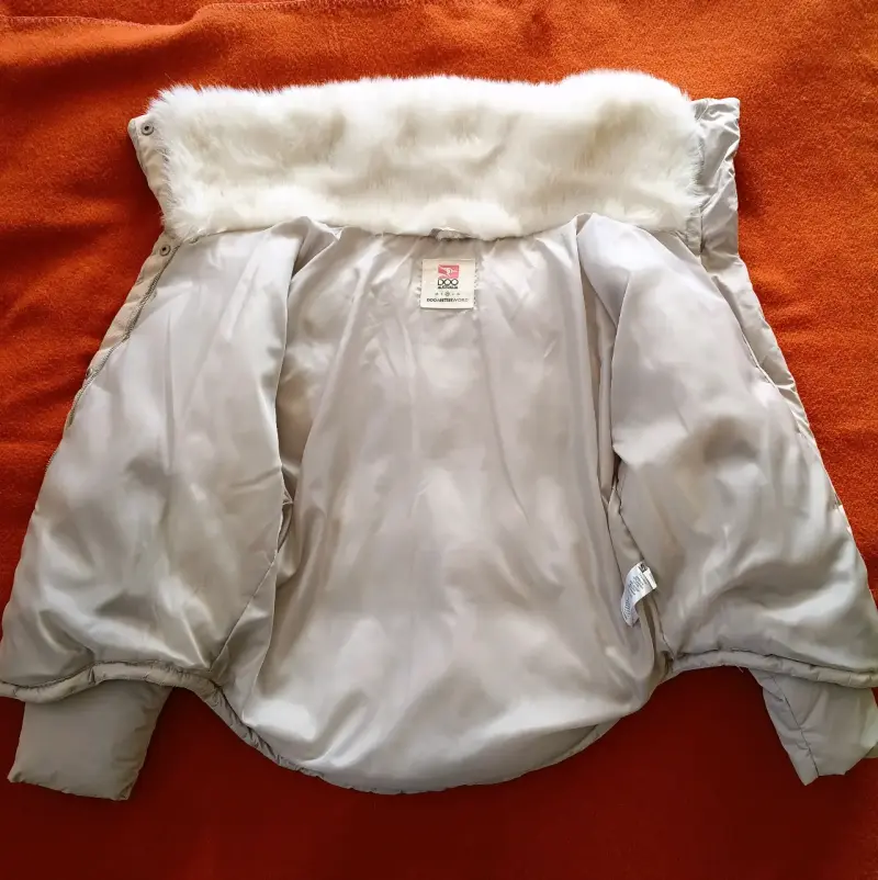 Chaqueta acolchada beige con cuello de piel mujer - 3