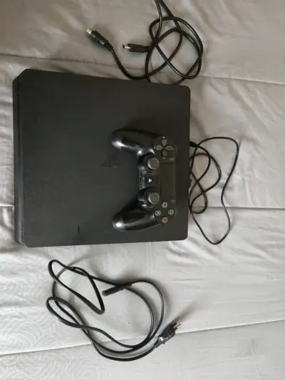 Consola PlayStation 4 con control y juegos - miniatura 1