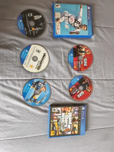Consola PlayStation 4 con control y juegos - miniatura 2