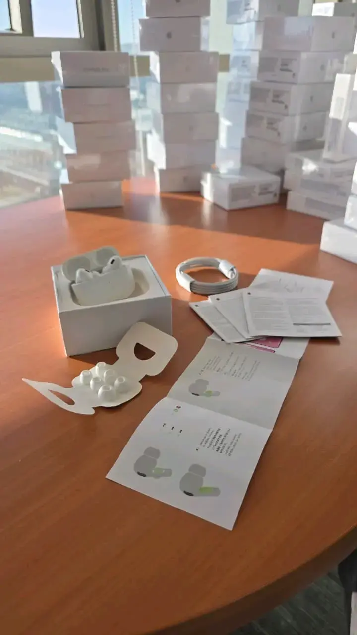 Auriculares inalámbricos con estuche de carga - 2