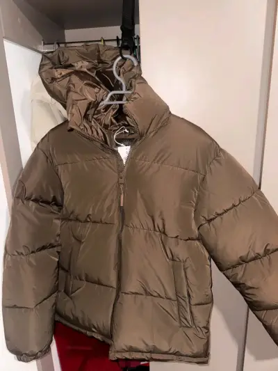 Chaqueta acolchada unisex en varios colores - miniatura 1