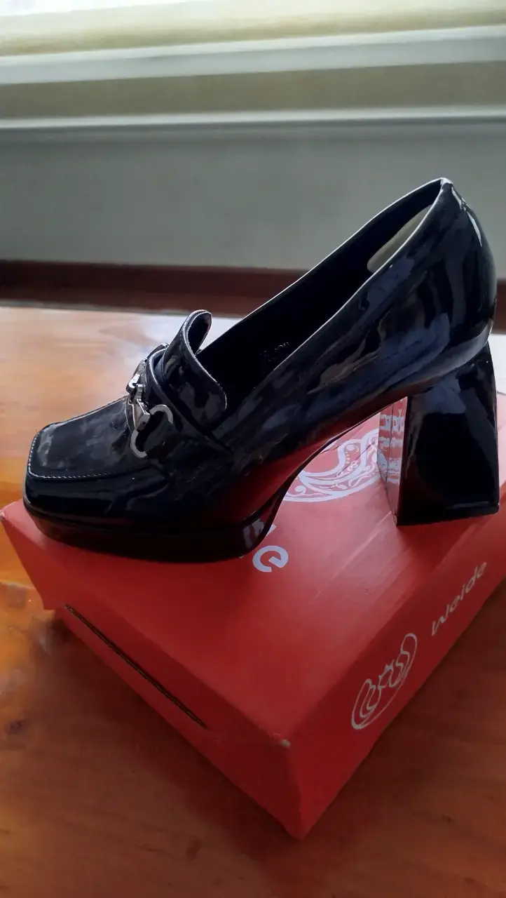 Zapatos de charol negro con taco alto Weide - 1