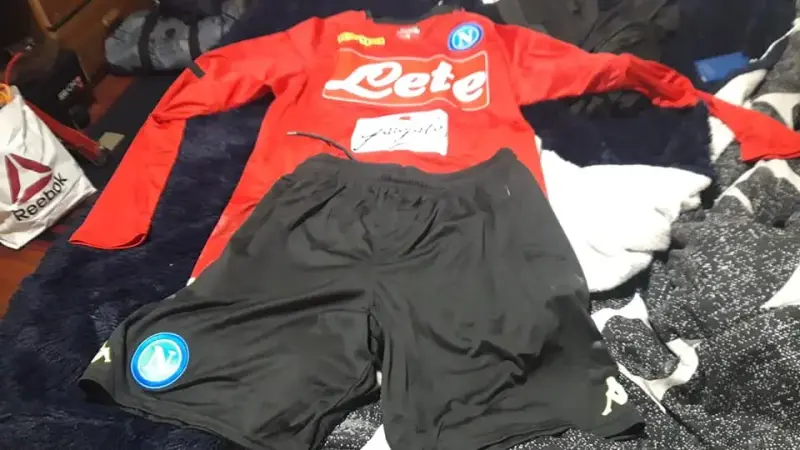 Conjunto deportivo Napoli Kappa rojo y negro napol - 1
